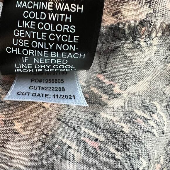 Torrid Animal Print V-neck Blouse | Women’s Size 5/28 - Picture 5 of 8